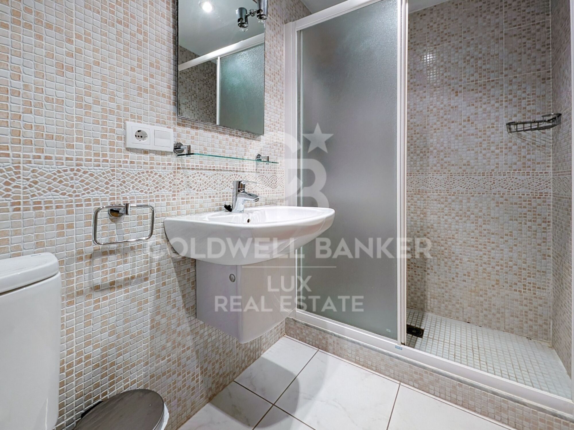 Gebäude zu verkaufen mit 3 Wohnungen und 20 m Liegeplatz in Salins, Empuriabrava