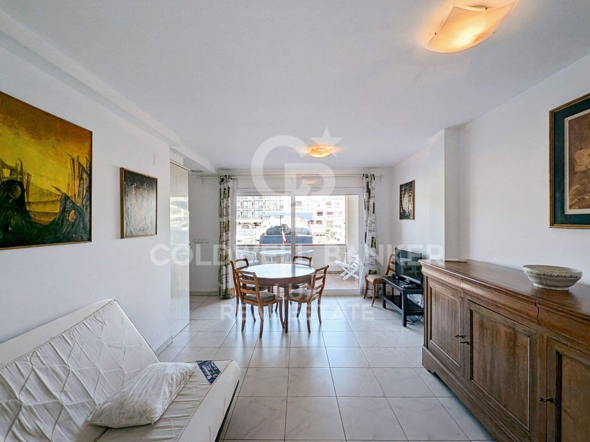 Gebäude zu verkaufen mit 3 Wohnungen und 20 m Liegeplatz in Salins, Empuriabrava