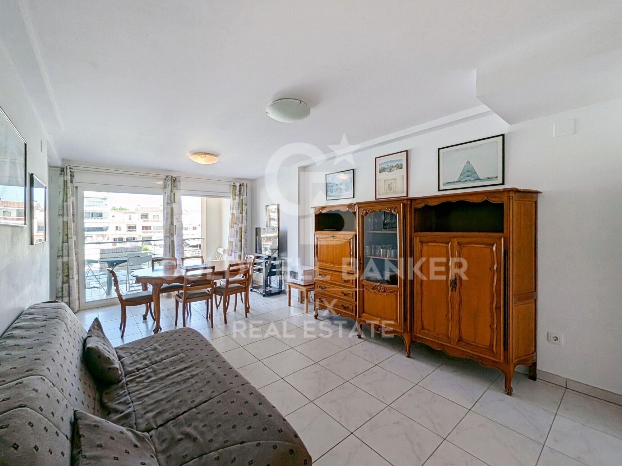 Immeuble en vente avec 3 appartements, garage et 20 m d'amarre à Salins, Empuriabrava