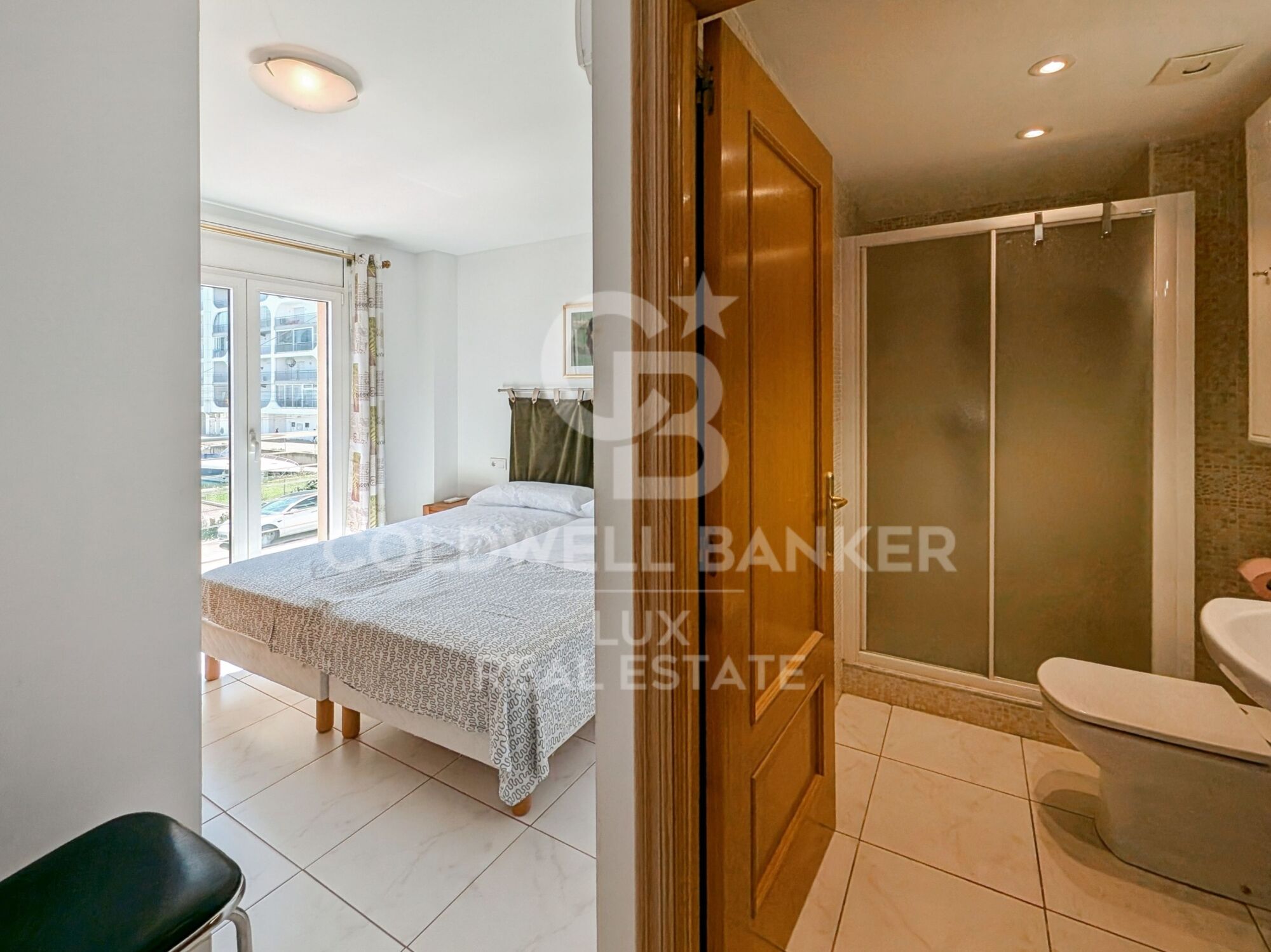 Immeuble en vente avec 3 appartements, garage et 20 m d'amarre à Salins, Empuriabrava