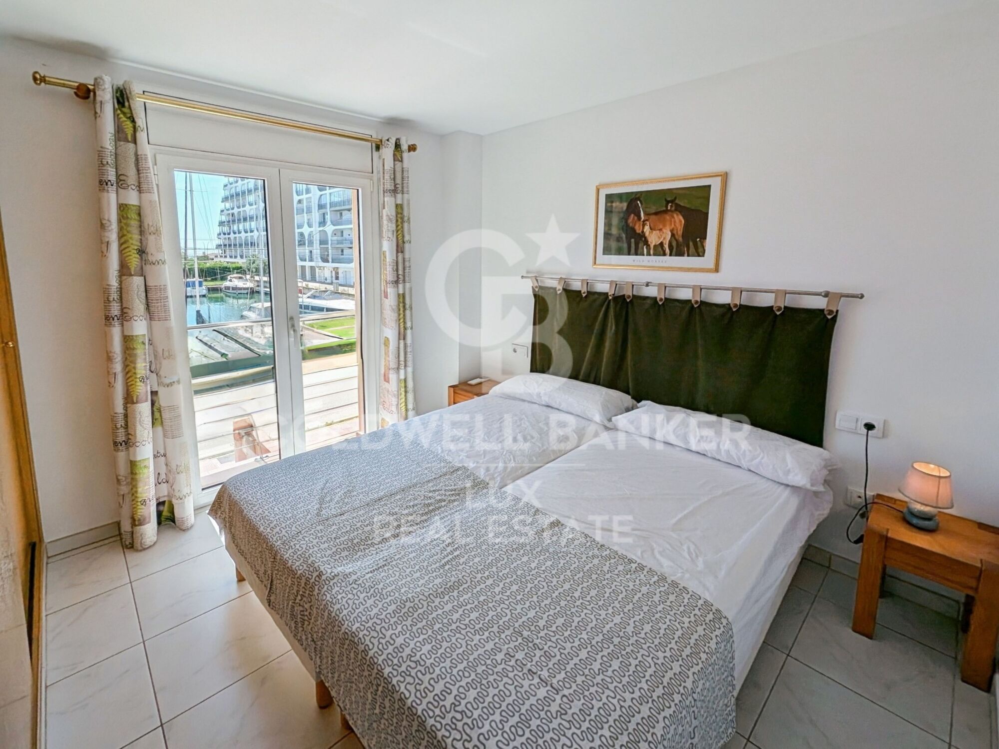 Immeuble en vente avec 3 appartements, garage et 20 m d'amarre à Salins, Empuriabrava