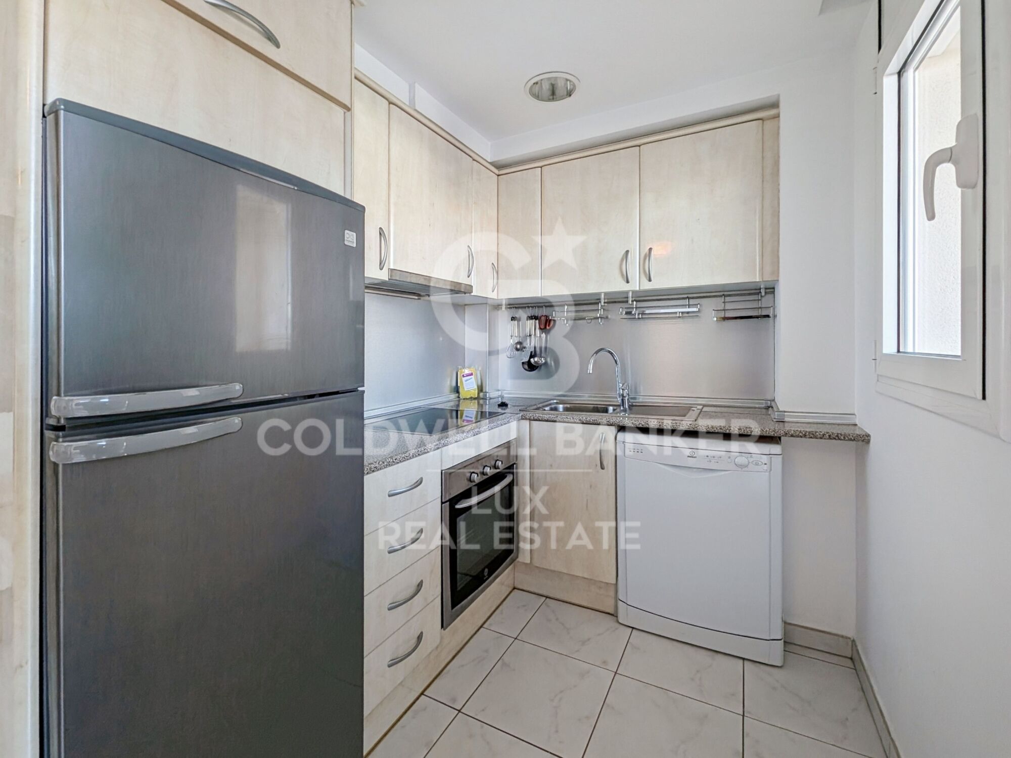 Immeuble en vente avec 3 appartements, garage et 20 m d'amarre à Salins, Empuriabrava