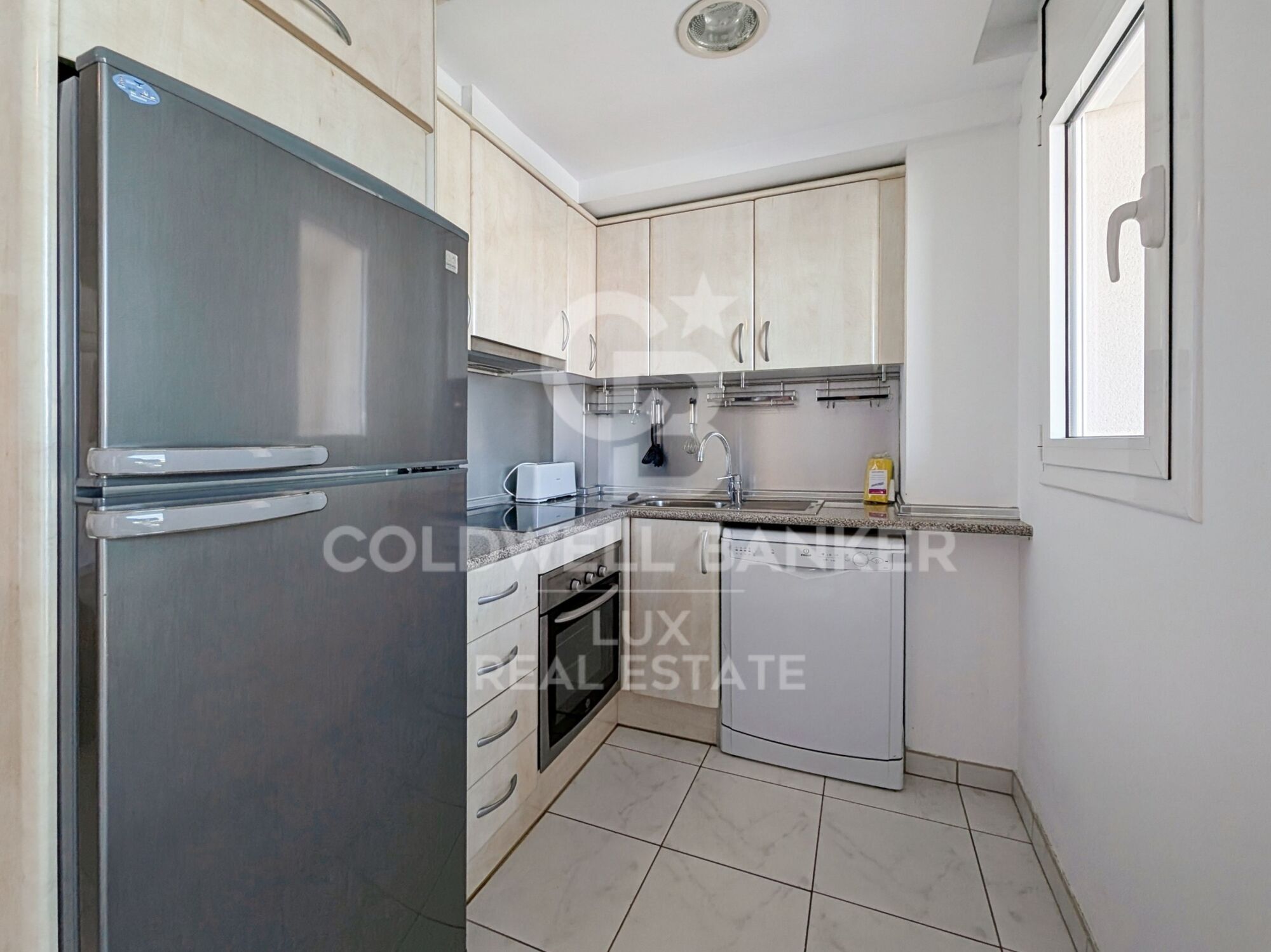 Edificio en venta de 3 apartamentos, garaje y 20 m de amarre en Salins, Empuriabrava