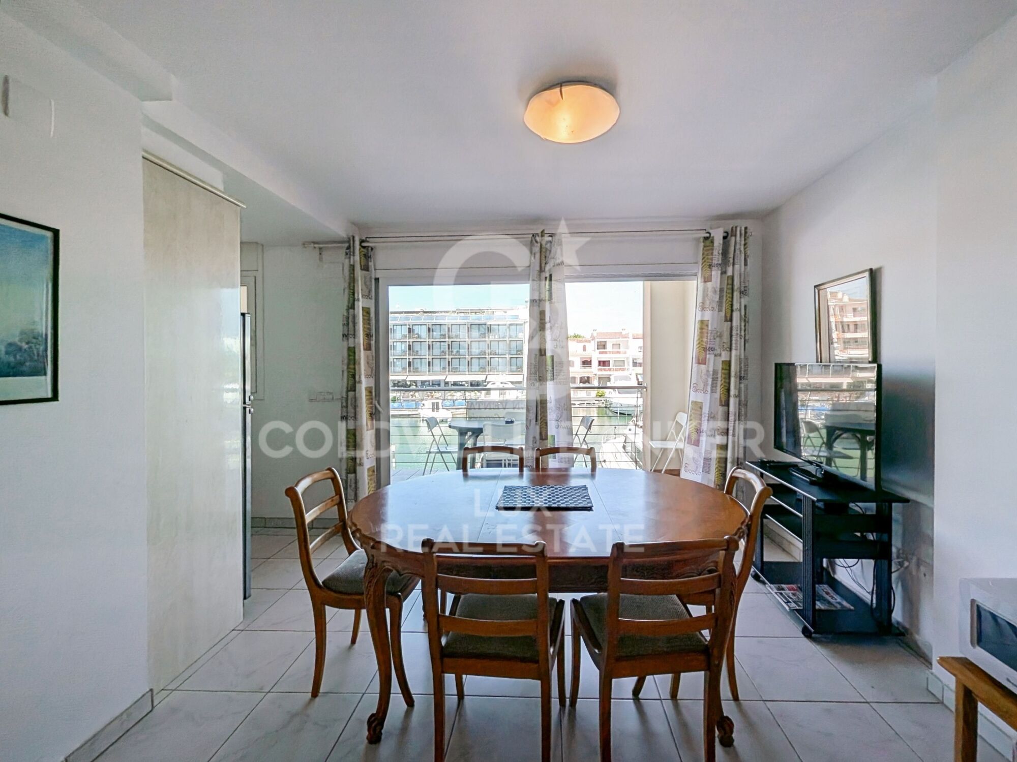 Immeuble en vente avec 3 appartements, garage et 20 m d'amarre à Salins, Empuriabrava