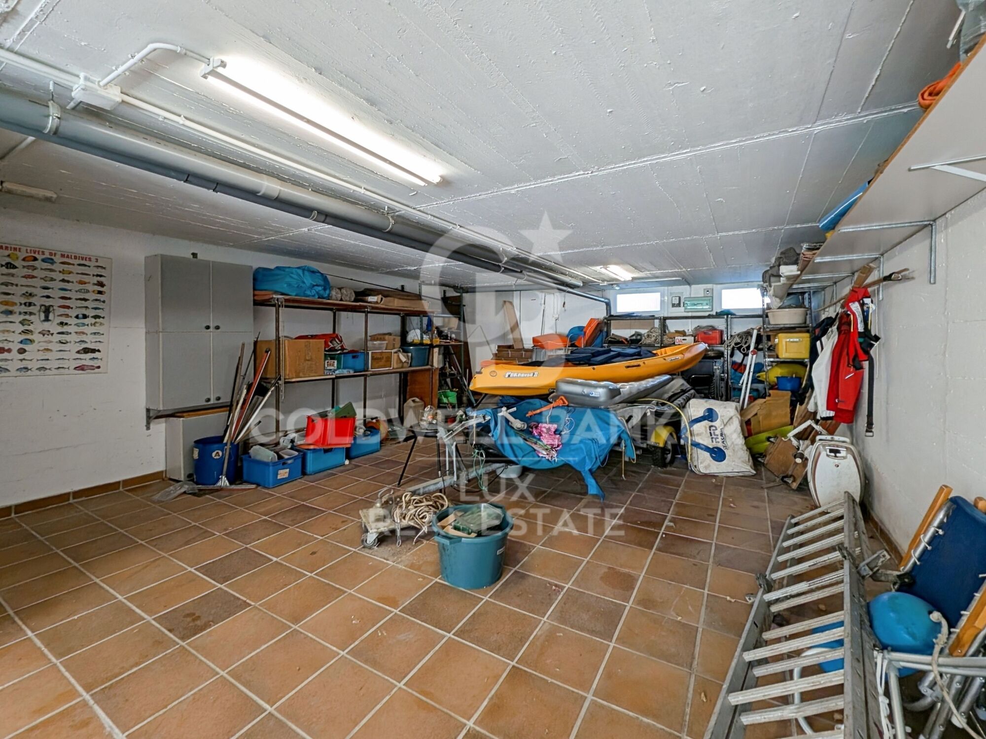 Immeuble en vente avec 3 appartements, garage et 20 m d'amarre à Salins, Empuriabrava