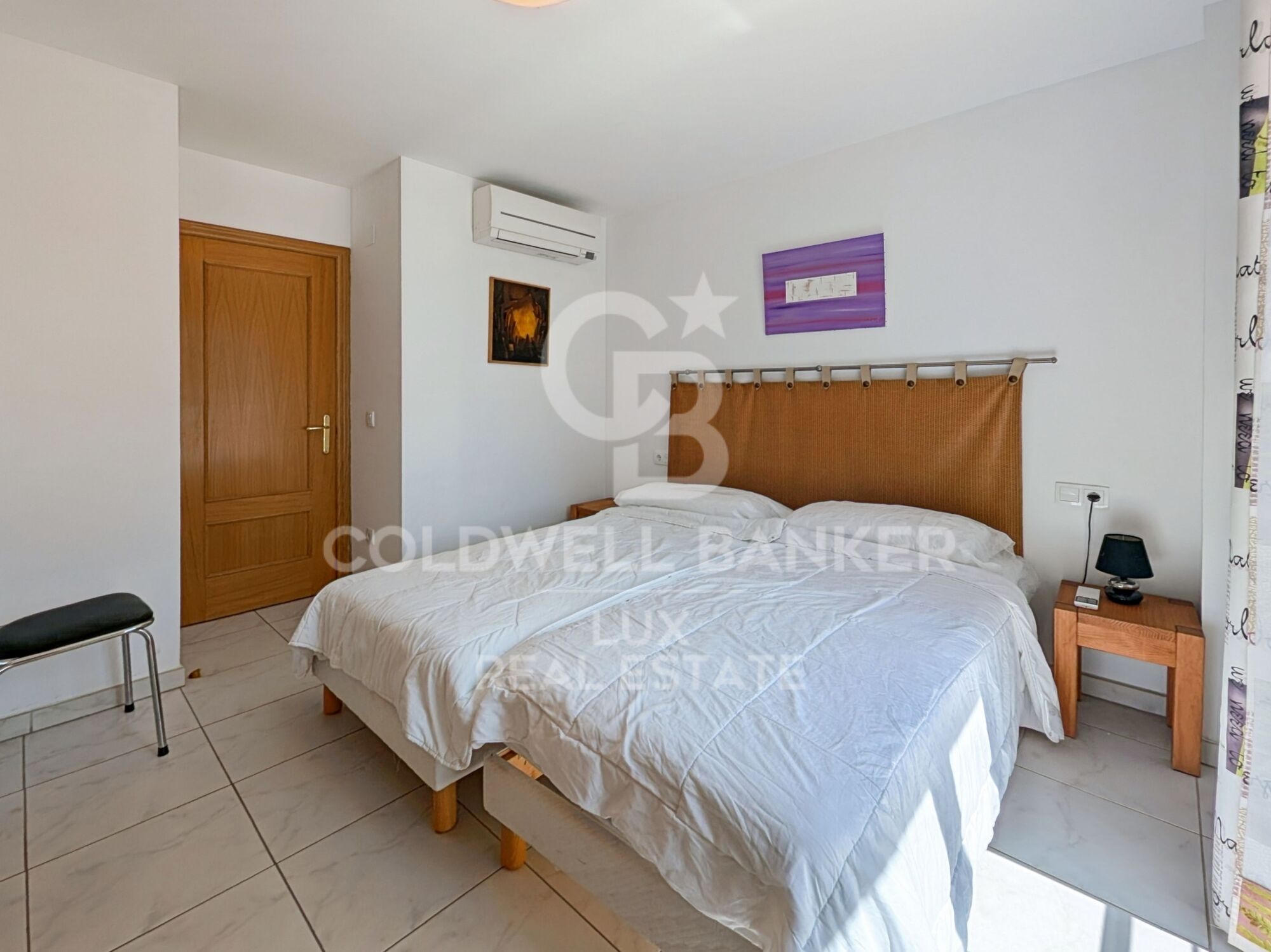 Edificio en venta de 3 apartamentos, garaje y 20 m de amarre en Salins, Empuriabrava