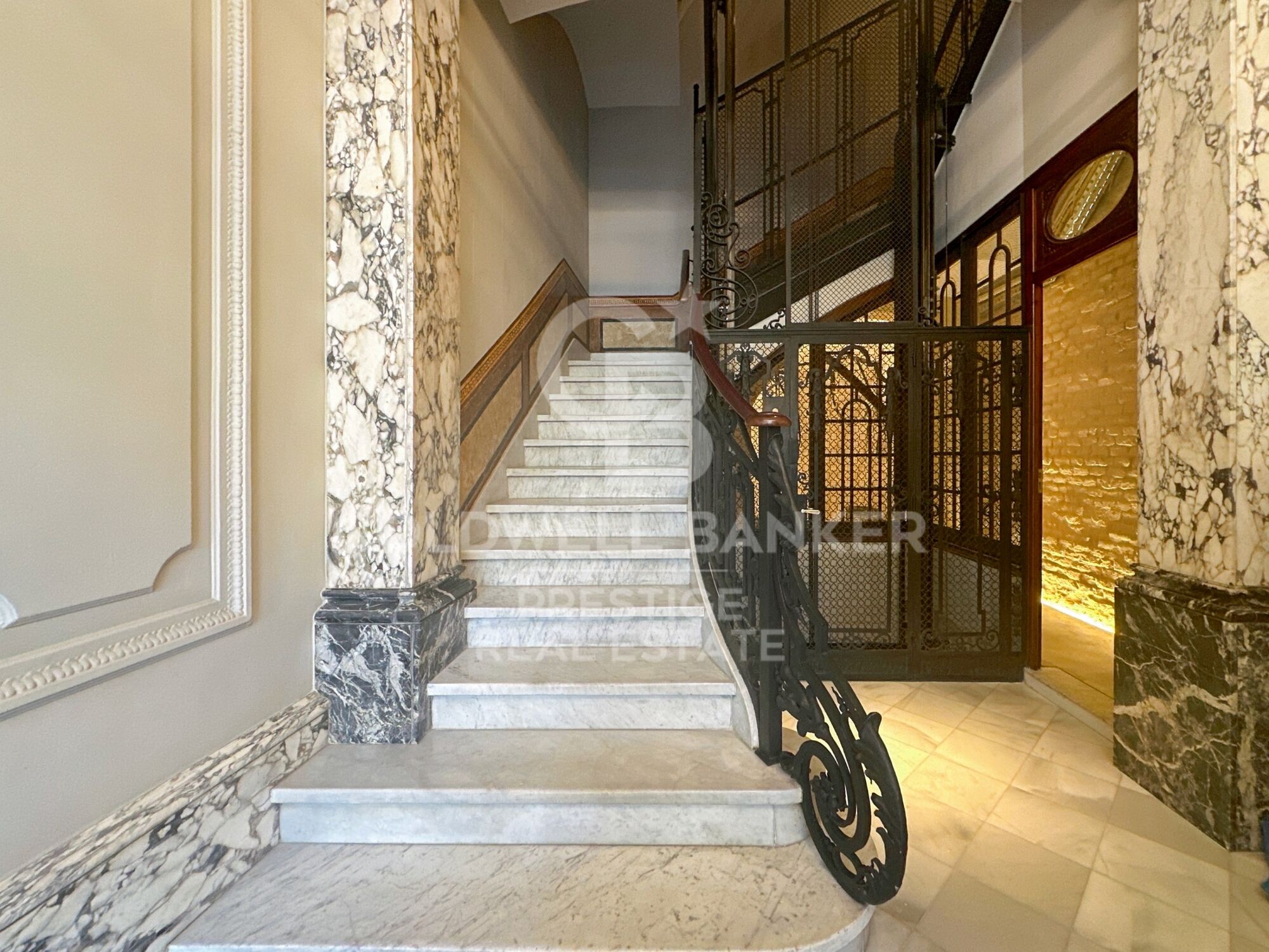 Appartement neuf exclusif dans un immeuble rénové sur le Passeig de Sant Joan.