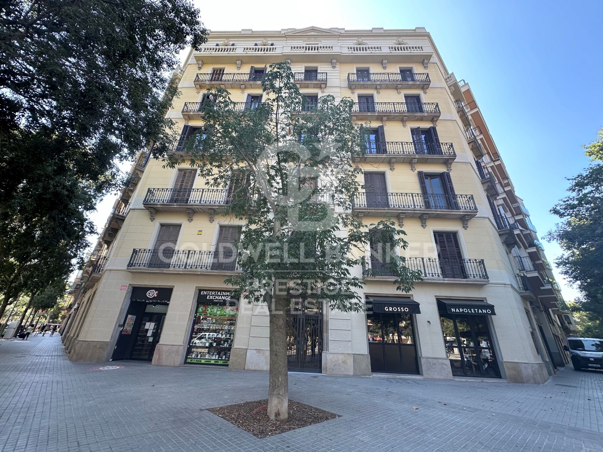Exclusivo piso a estrenar, en finca reformada en Paseo Sant Joan