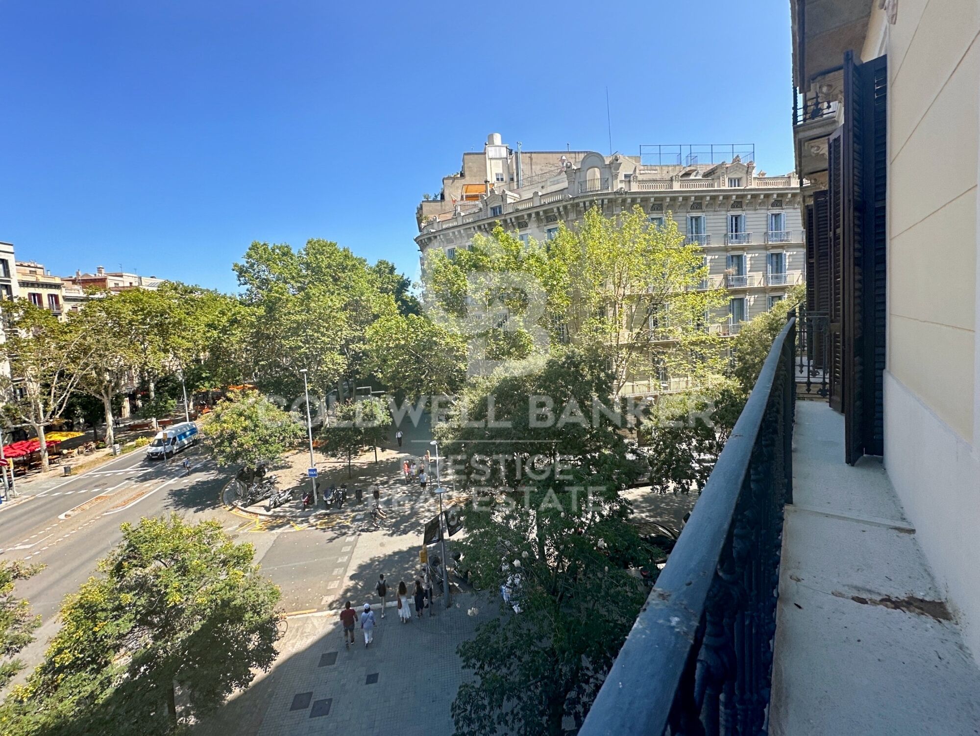 Exclusivo piso a estrenar, en finca reformada en Paseo Sant Joan