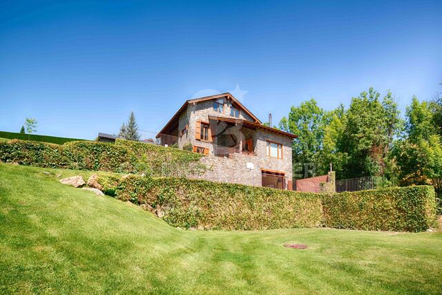 House 4 Bedrooms Sale Isòvol