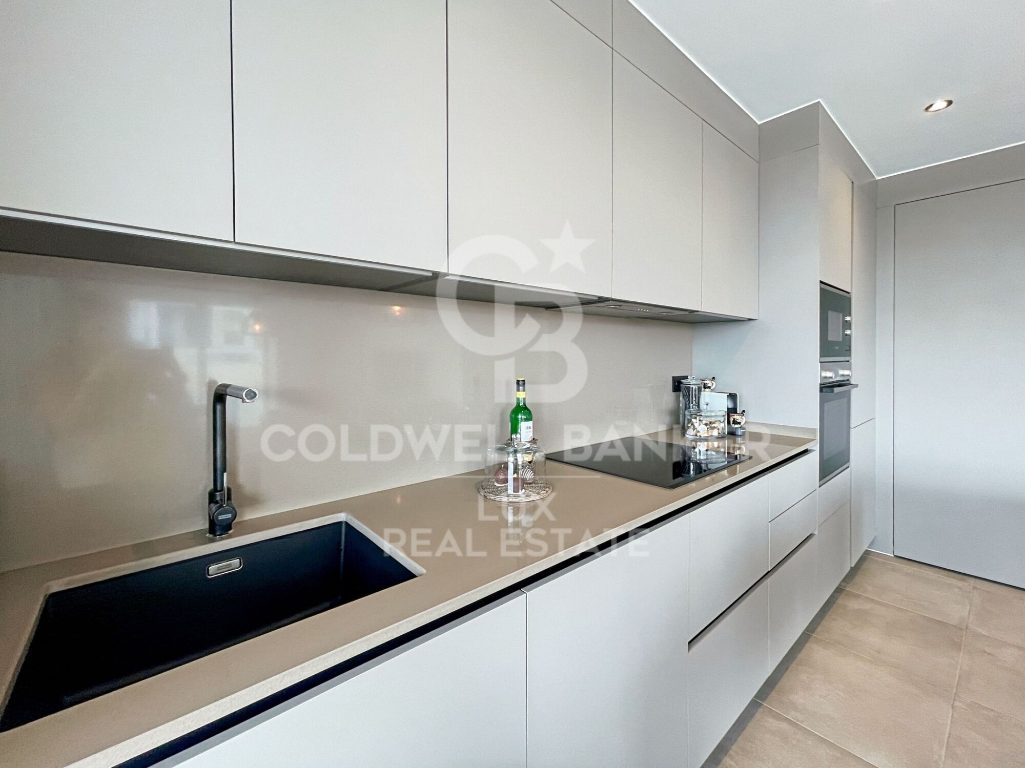 Luxuswohnung mit Parkplatz und Pool 10 Minuten vom Strand entfernt in Santa Margarita, Roses