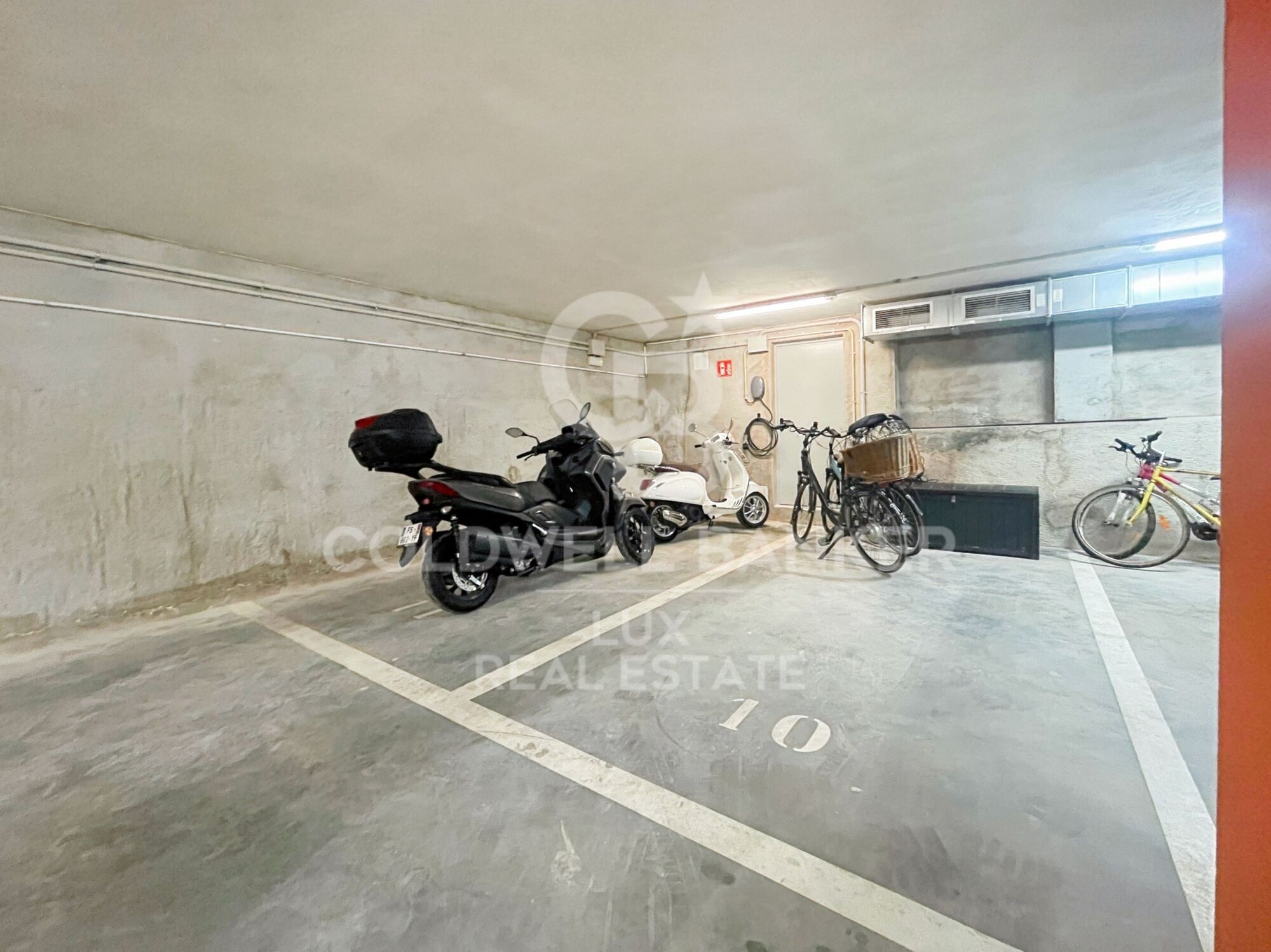 Luxuswohnung mit Parkplatz und Pool 10 Minuten vom Strand entfernt in Santa Margarita, Roses