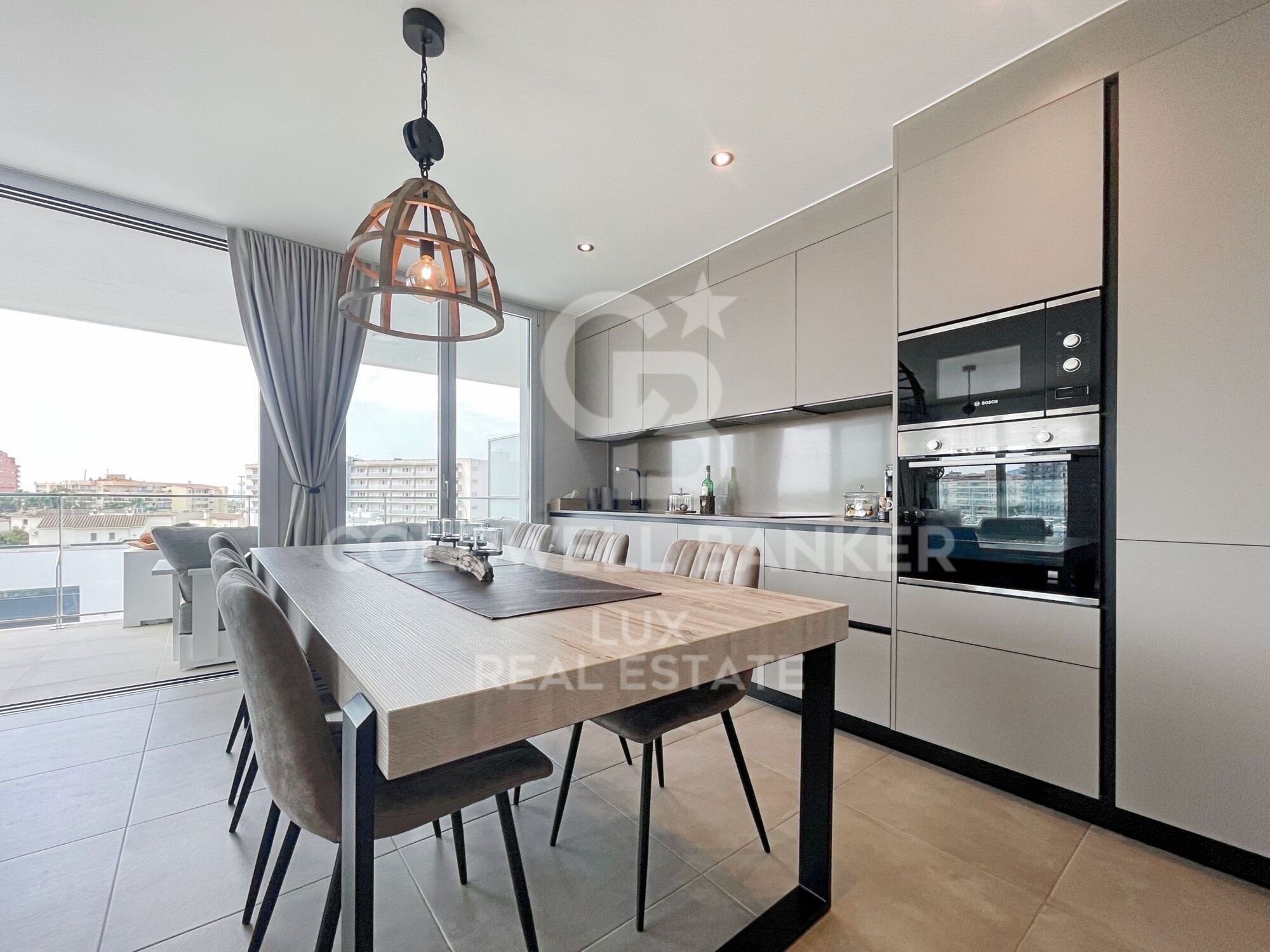 Luxury flat with parking and pool 10 minutes from the beach in Santa Margarita, Roses