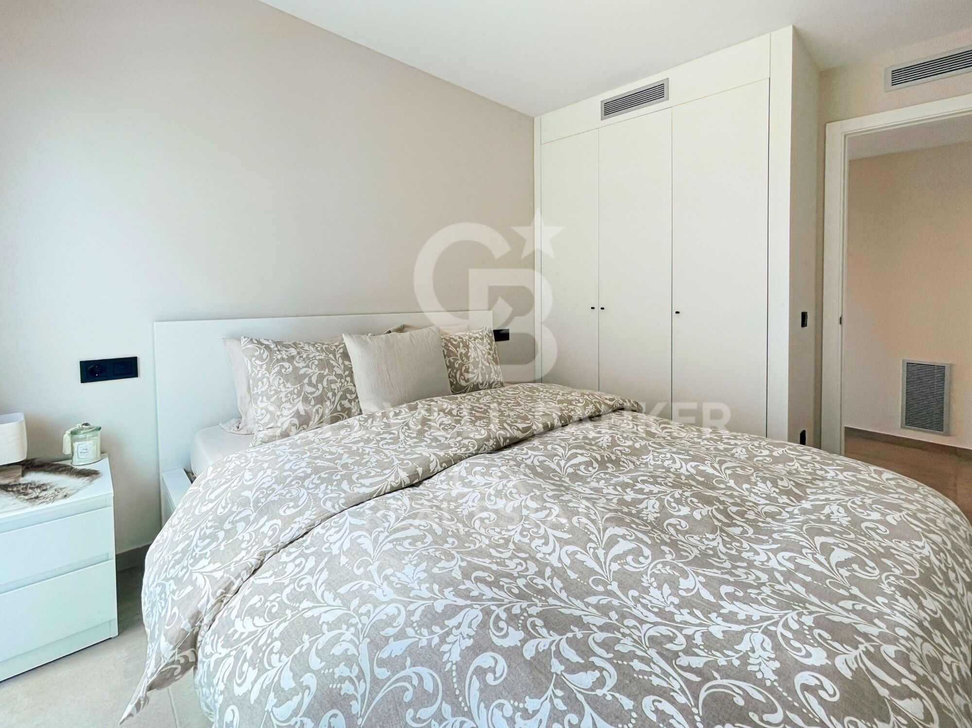 Apartamento de lujo con parking y piscina a 10 Minutos de la playa en Santa Margarita, Roses