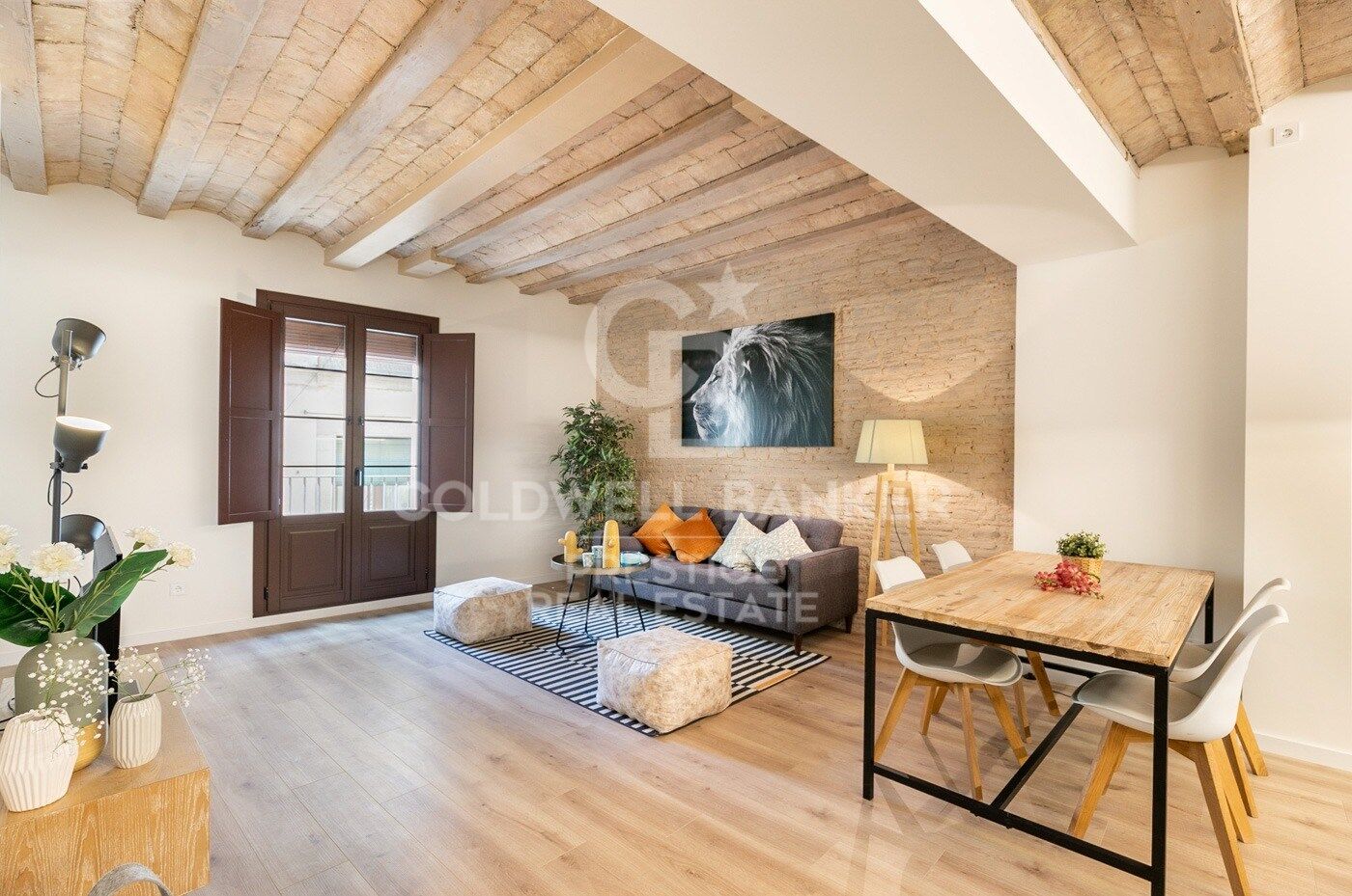 Immeuble historique rénové à la vente