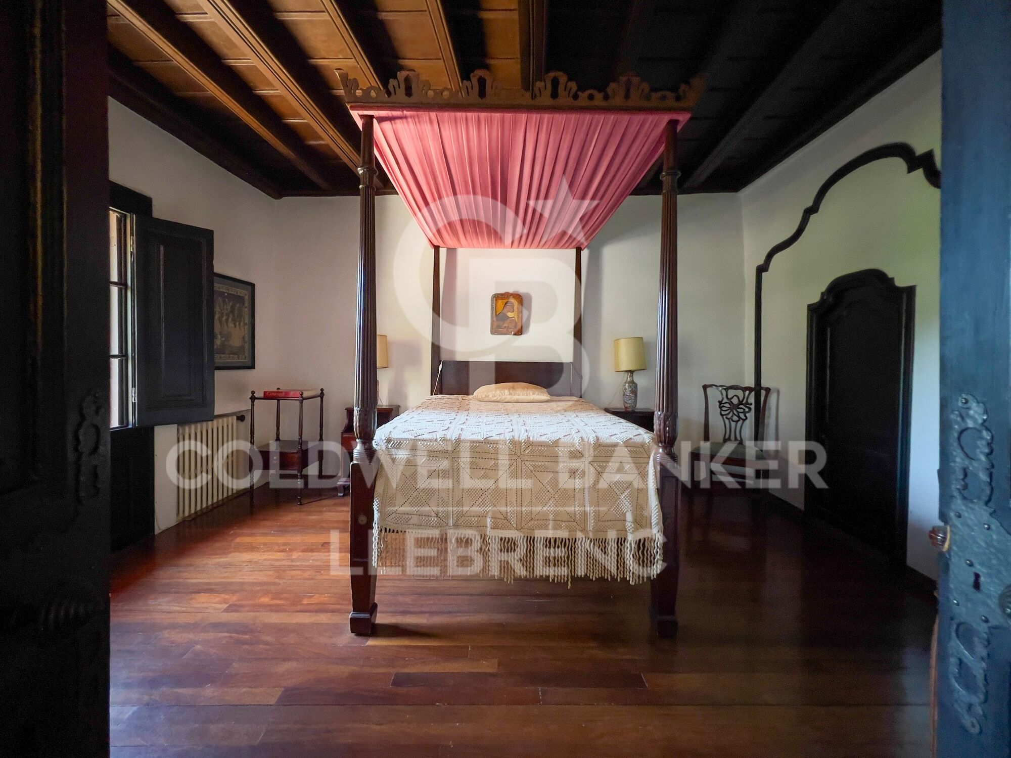 Descubre una masía única y espectacular en venta en el corazón de Vallvidrera