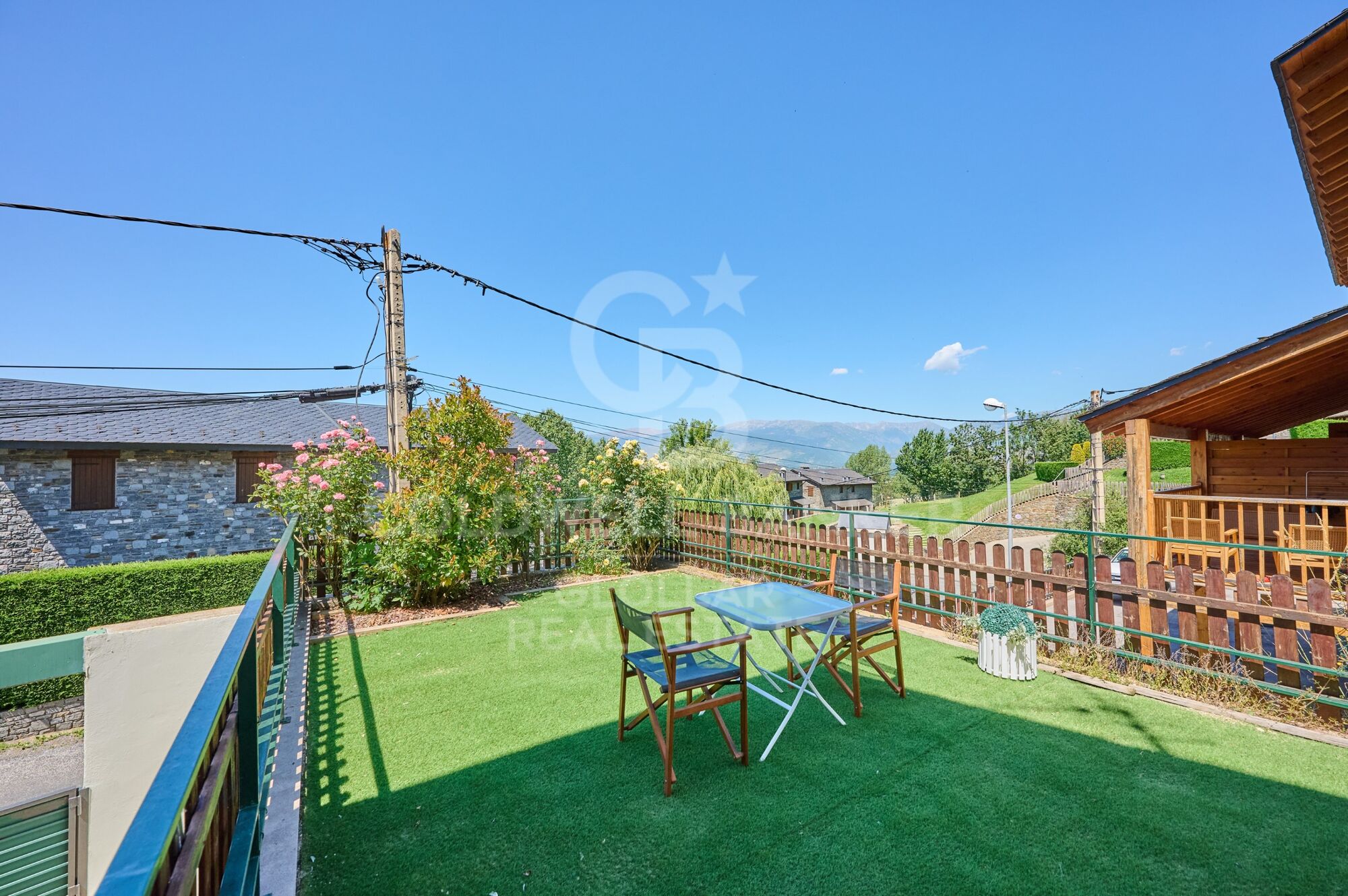 Acogedora casa pareada en Osséja con jardín privado