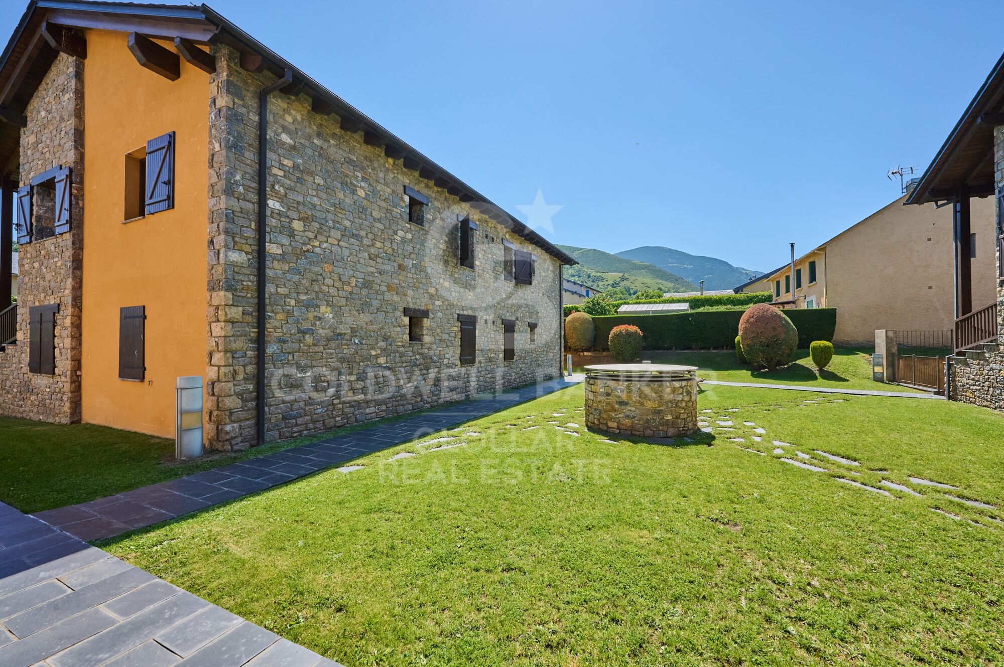 Apartment 3 Schlafzimmer, 2 Stockwerke Verkauf Err