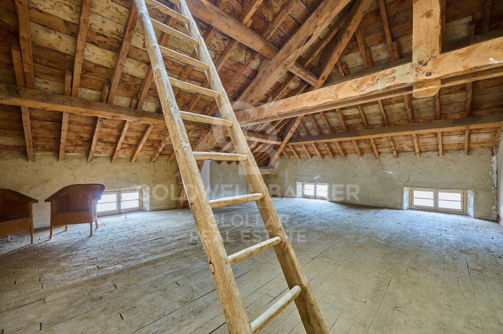 Casa de estilo señorial con gran jardín privado