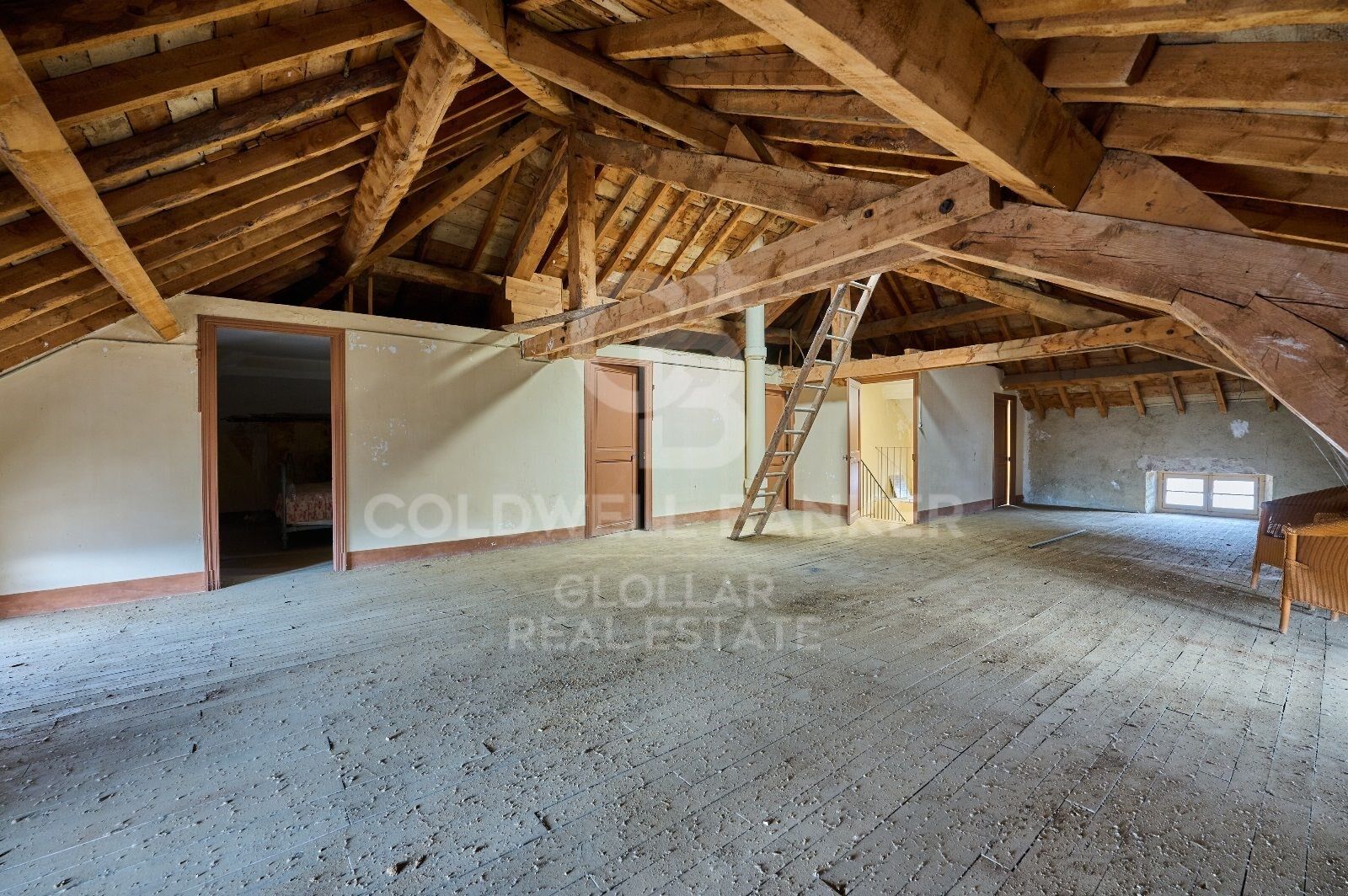 Casa de estilo señorial con gran jardín privado