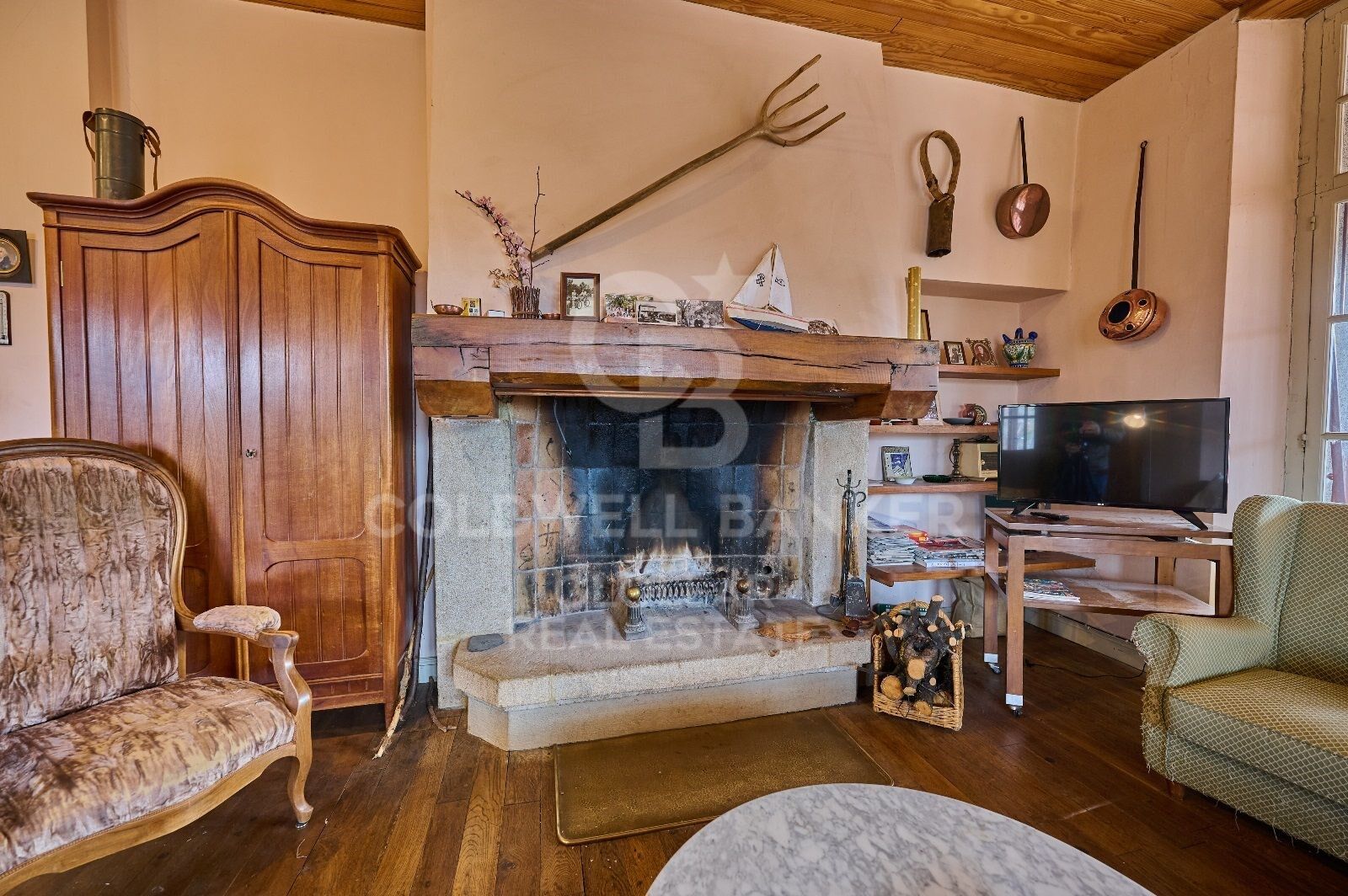 Casa de estilo señorial con gran jardín privado