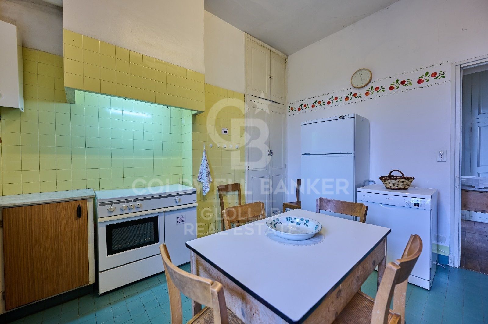 Casa de estilo señorial con gran jardín privado