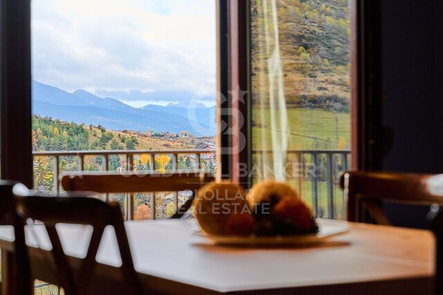 Apartamento con balcón y vistas