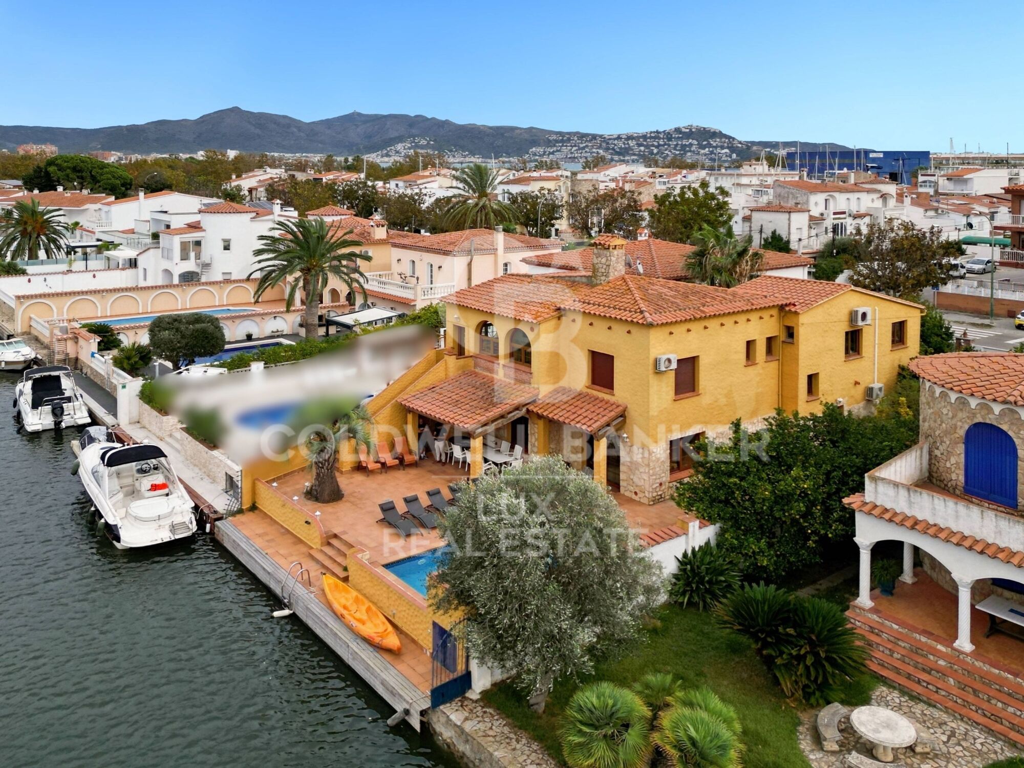 House with 12.5m mooring, quick access to the sea