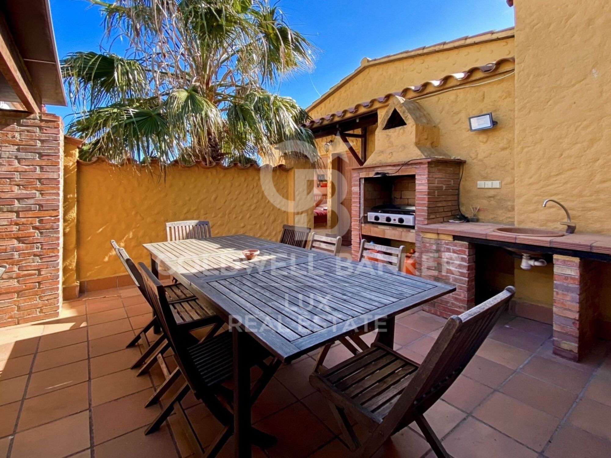 House with 12.5m mooring, quick access to the sea