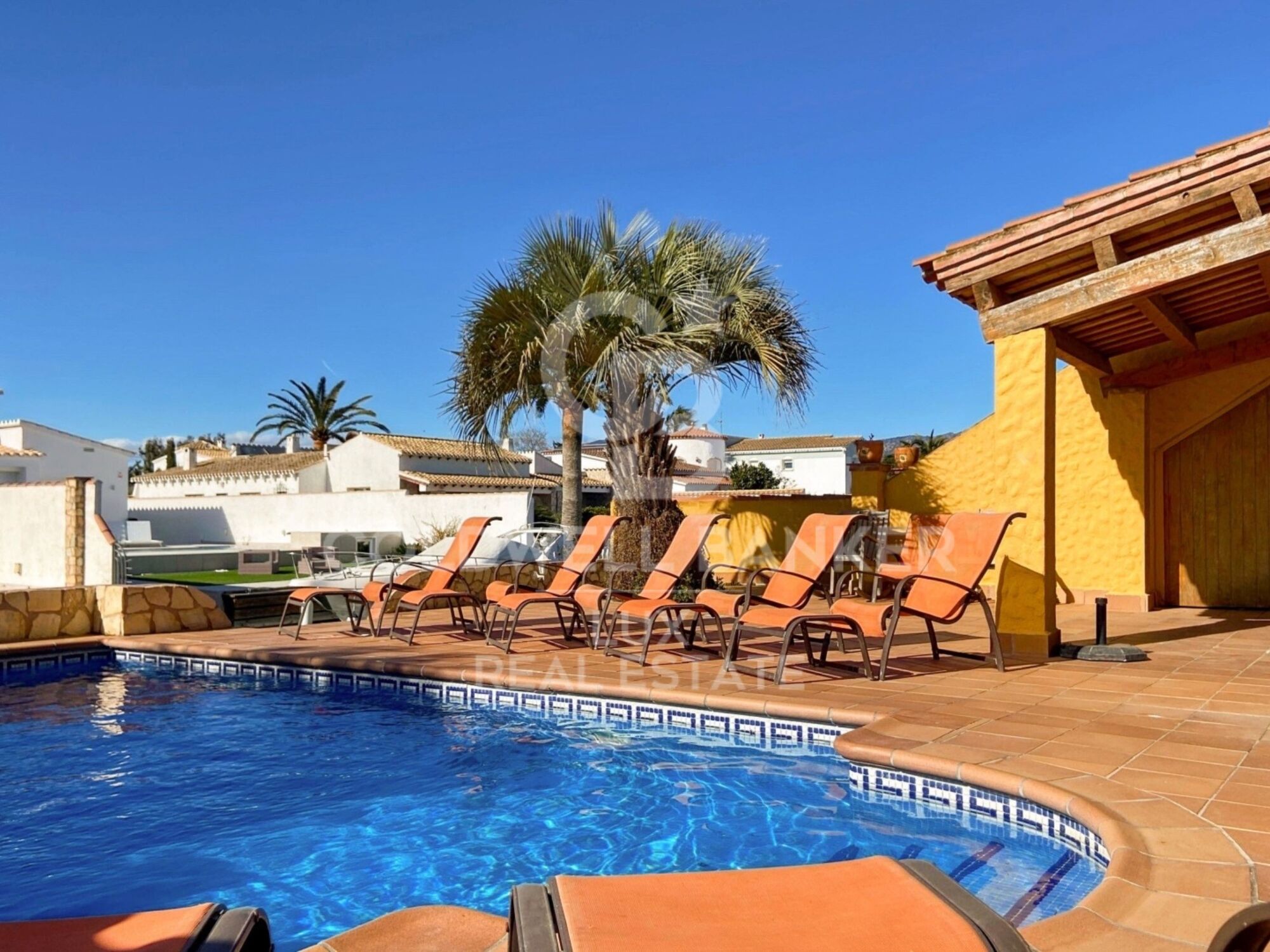 House with 12.5m mooring, quick access to the sea