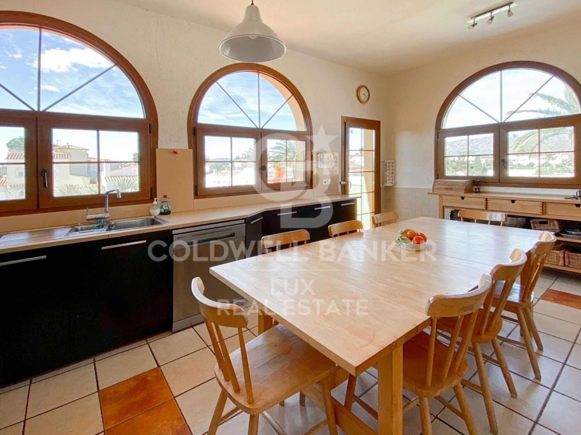 House with 12.5m mooring, quick access to the sea