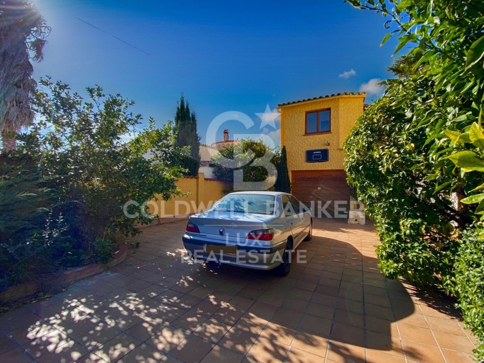 House with 12.5m mooring, quick access to the sea