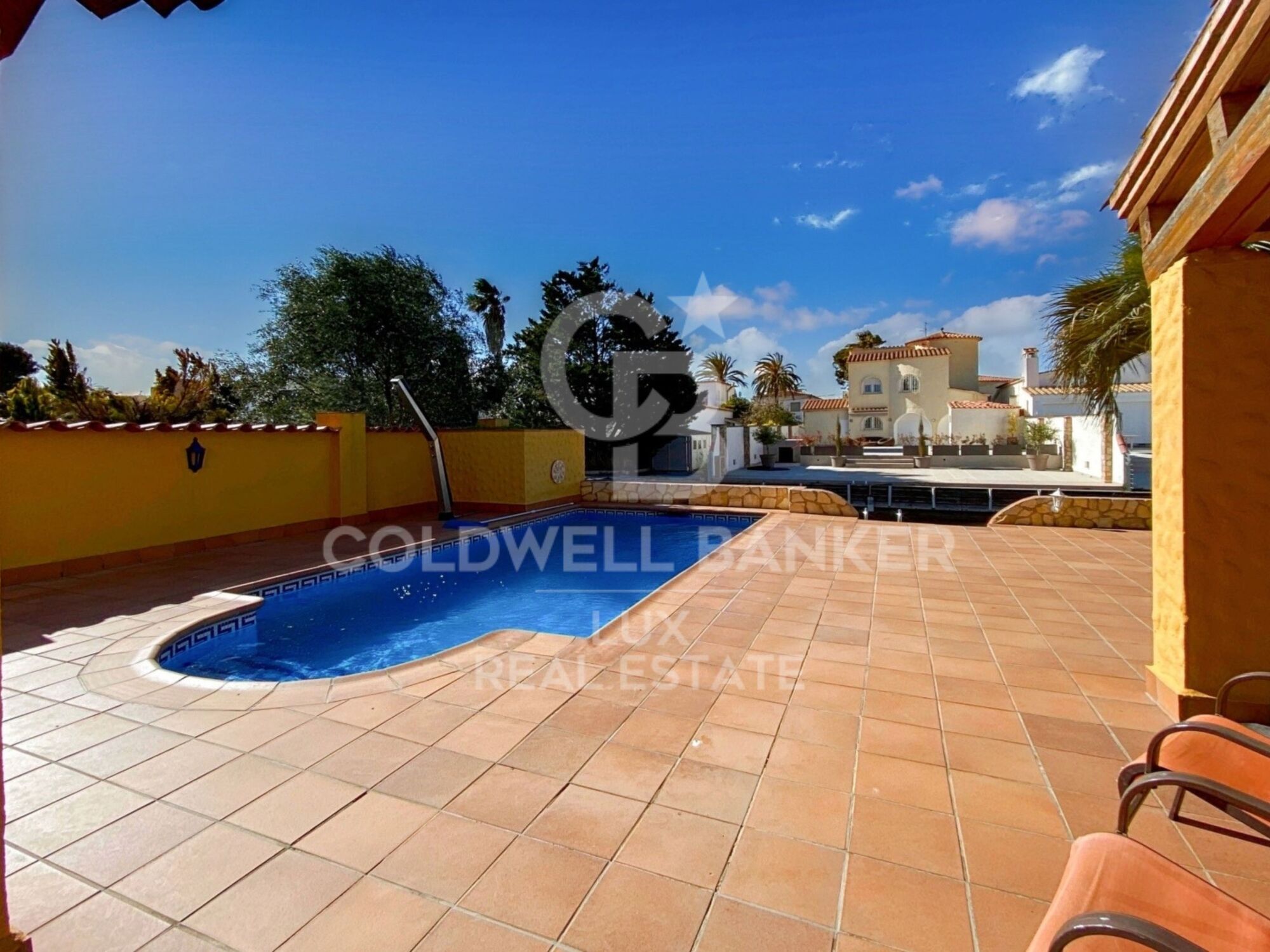 House with 12.5m mooring, quick access to the sea