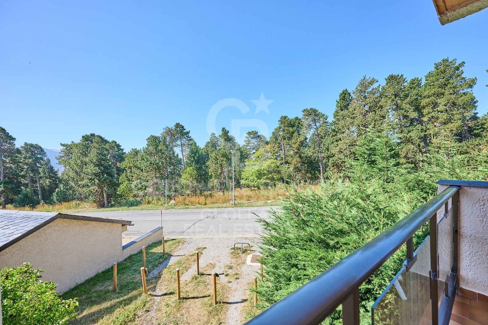 Apartamento con terraza y vistas