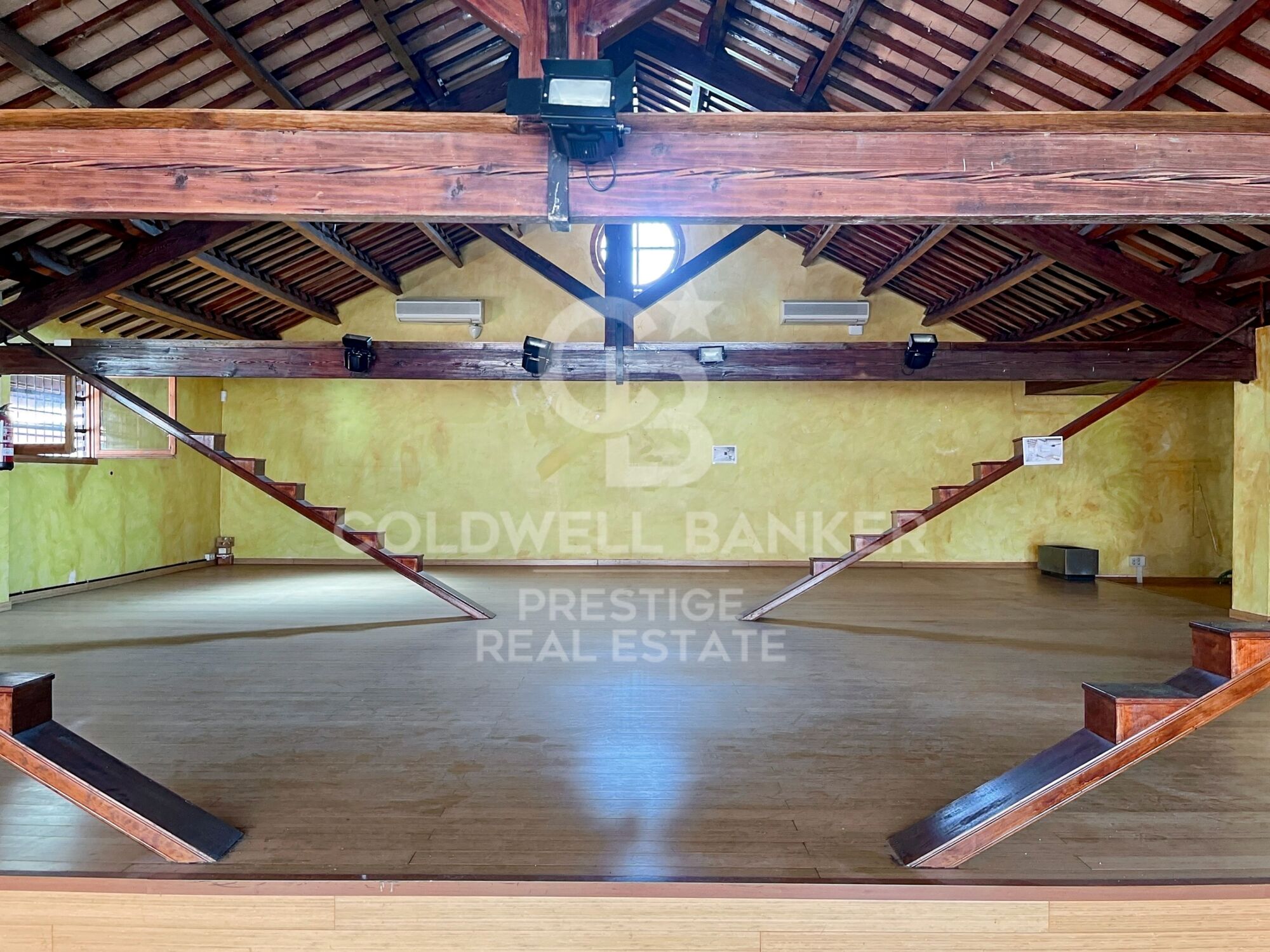 Listed building for sale in Santa Eulalia with a tourist license