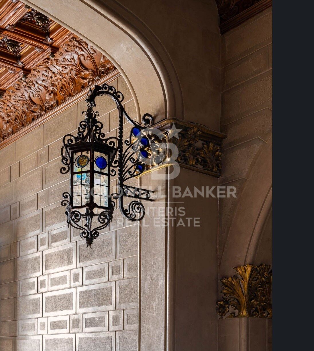 Nueva promoción con elementos modernista y vistas al mar.