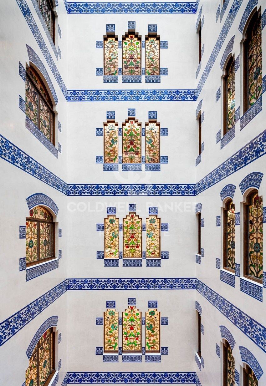 Nueva promoción con elementos modernista y vistas al mar.