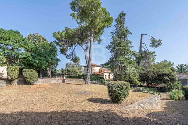 Exclusive Land in Valldoreix: Build Your Dream Home in a Privileged Setting