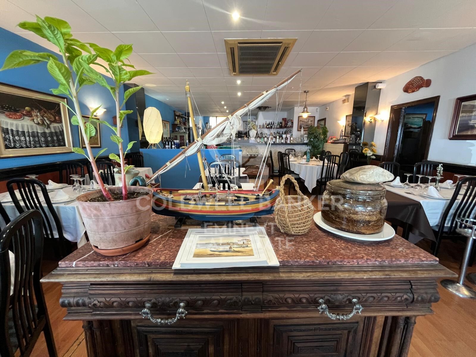 Oportunidad Única: Restaurante Icónico en el Paseo Marítimo de l'Escala