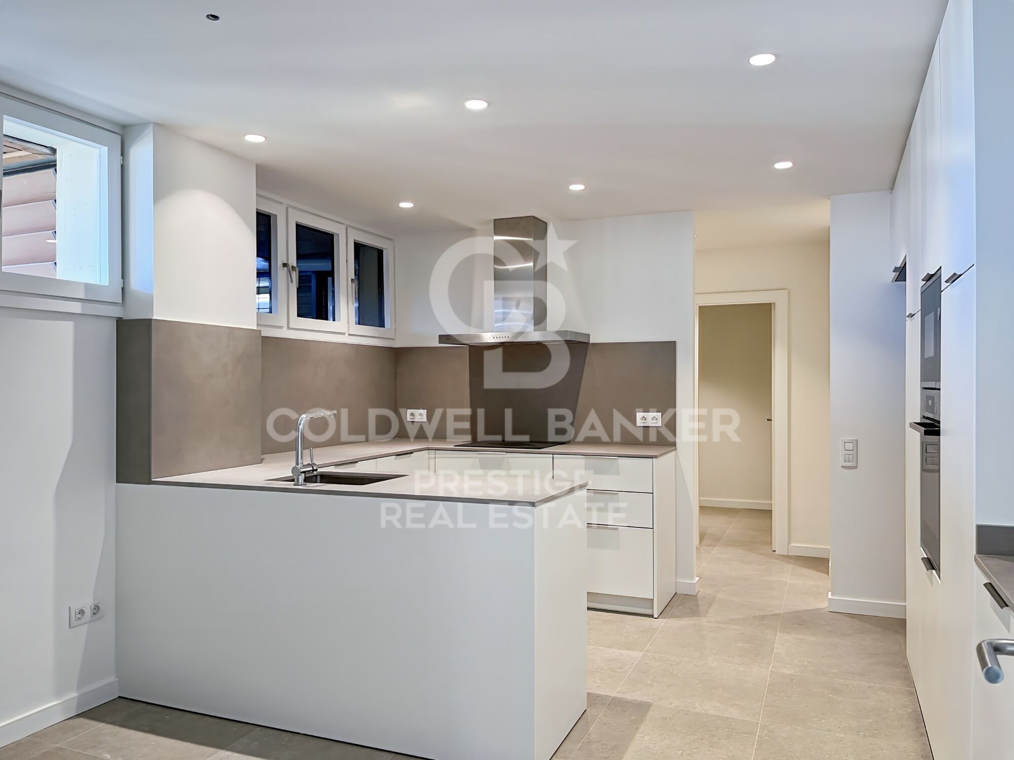 Fully renovated apartment with garage on Calle Ganduxer/Diagonal