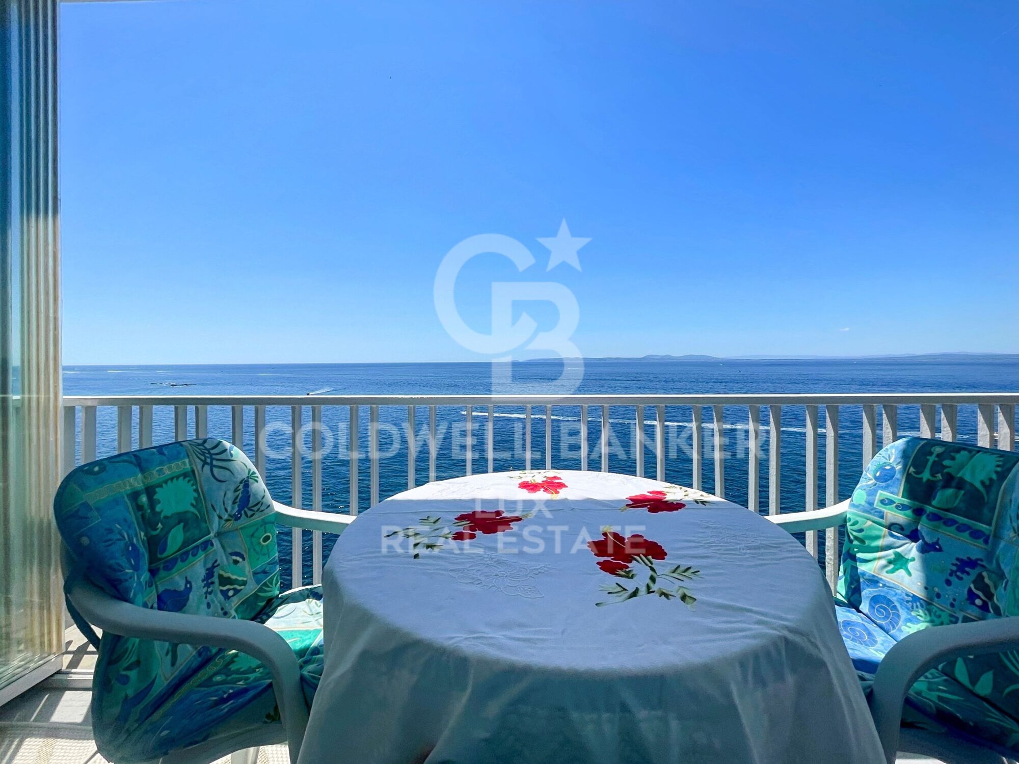 Penthouse on the seafront in Roses, Costa Brava