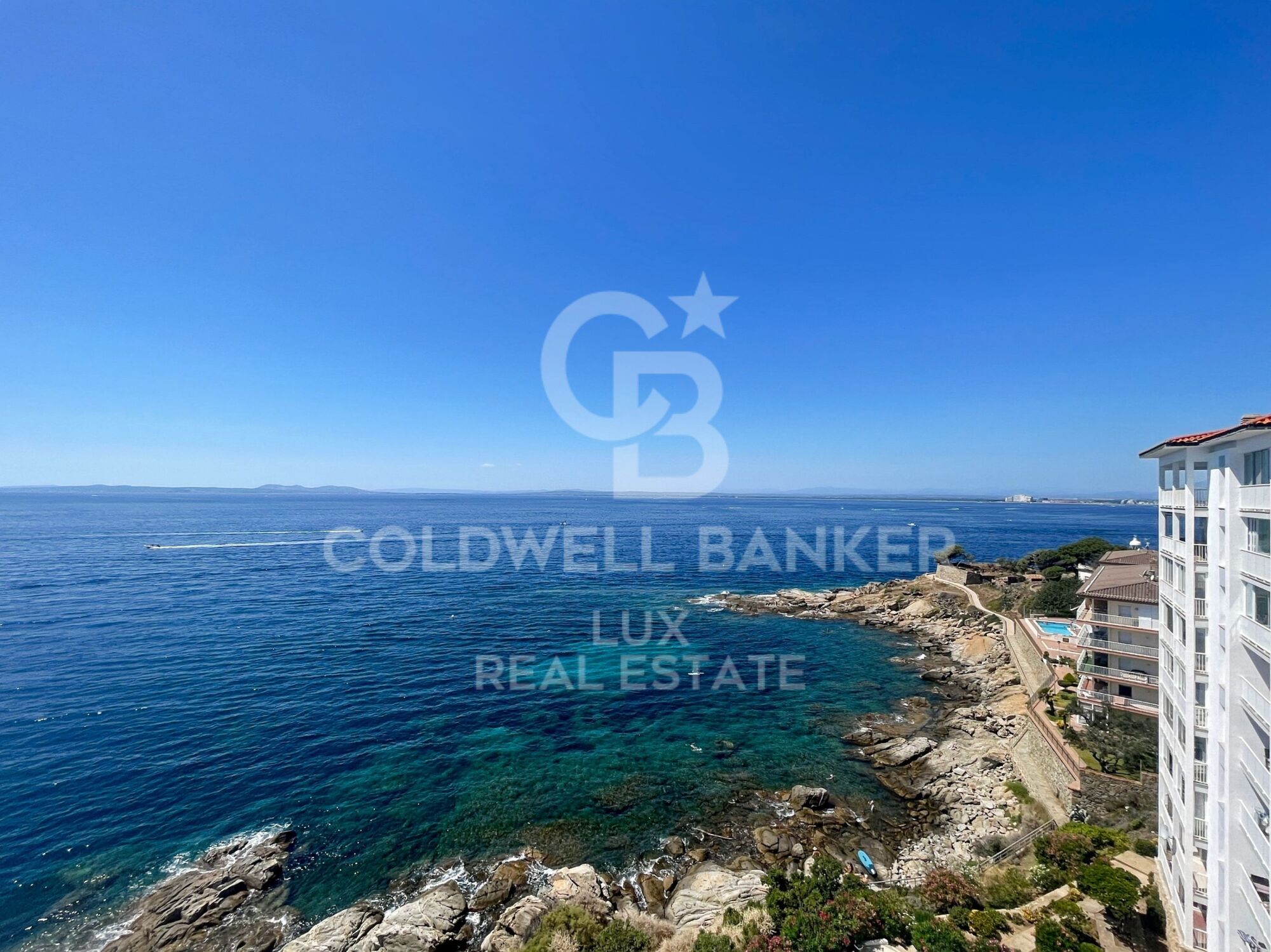 Penthouse on the seafront in Roses, Costa Brava