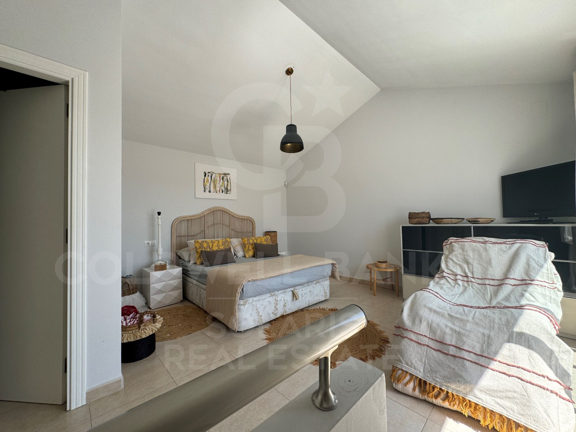 ¡Venta de ático dúplex en Jávea, con 2 habitaciones y a 50 metros del mar!