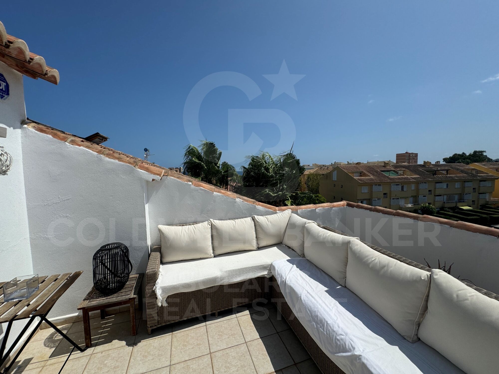 ¡Venta de ático dúplex en Jávea, con 2 habitaciones y a 50 metros del mar!