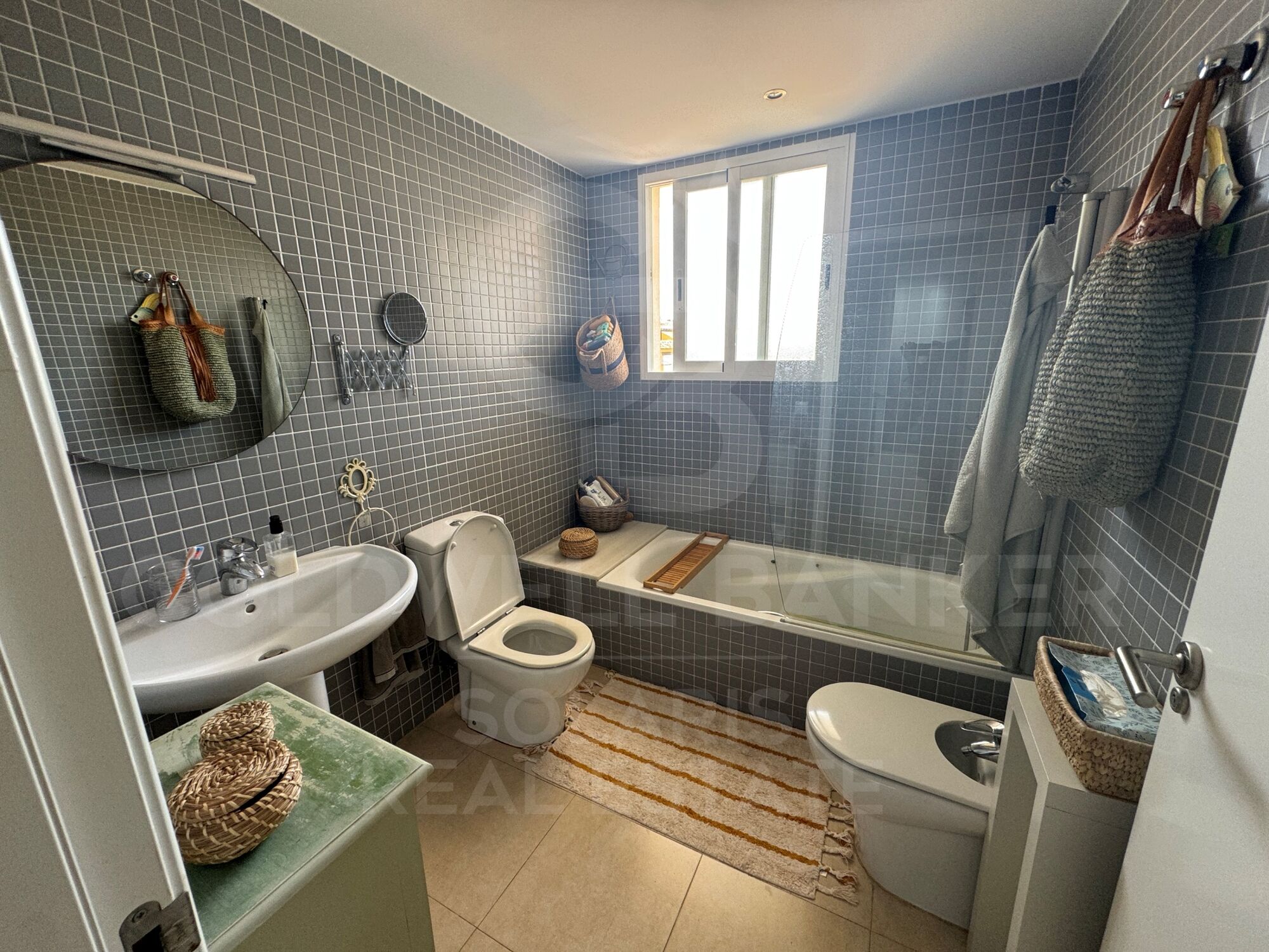 ¡Venta de ático dúplex en Jávea, con 2 habitaciones y a 50 metros del mar!