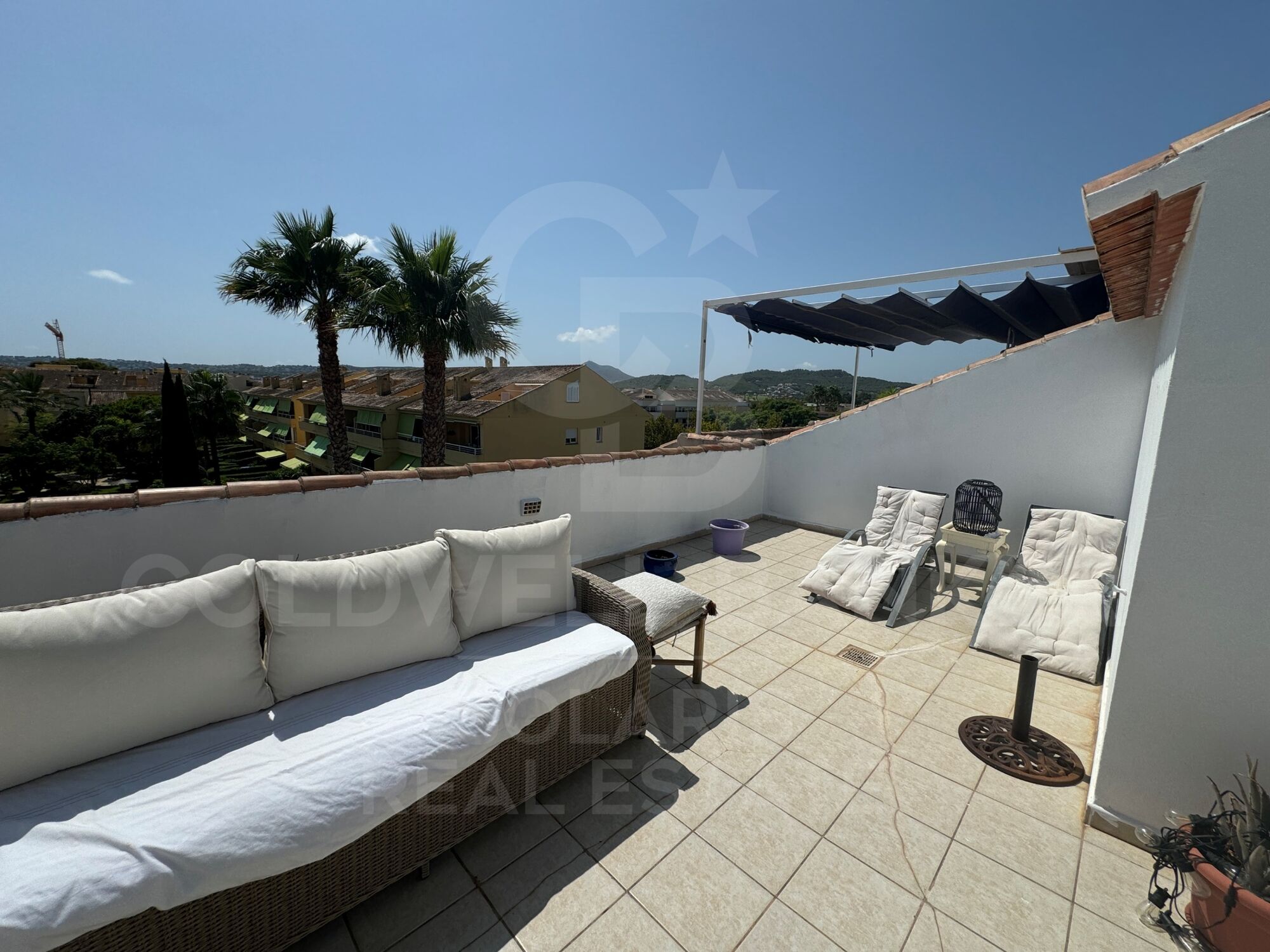 ¡Venta de ático dúplex en Jávea, con 2 habitaciones y a 50 metros del mar!