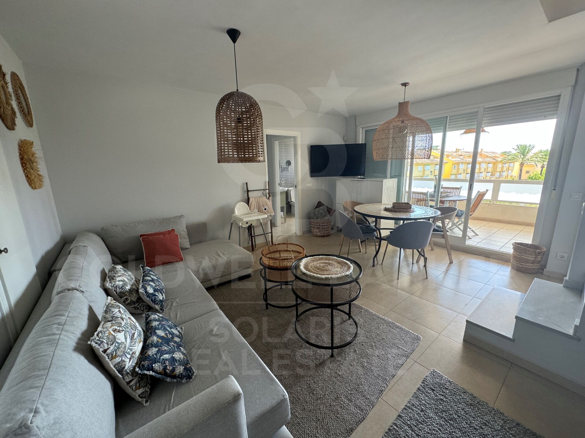 ¡Venta de ático dúplex en Jávea, con 2 habitaciones y a 50 metros del mar!