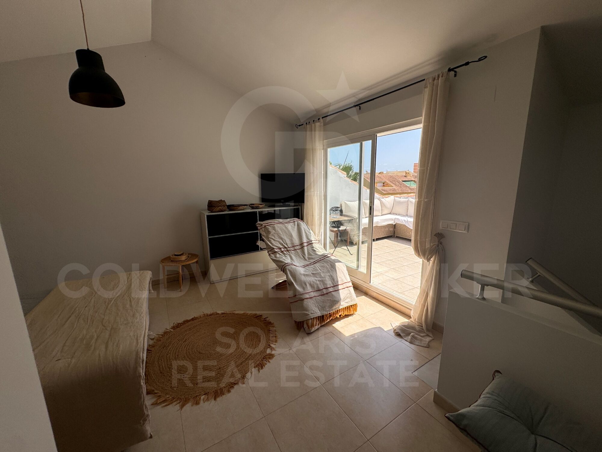 ¡Venta de ático dúplex en Jávea, con 2 habitaciones y a 50 metros del mar!