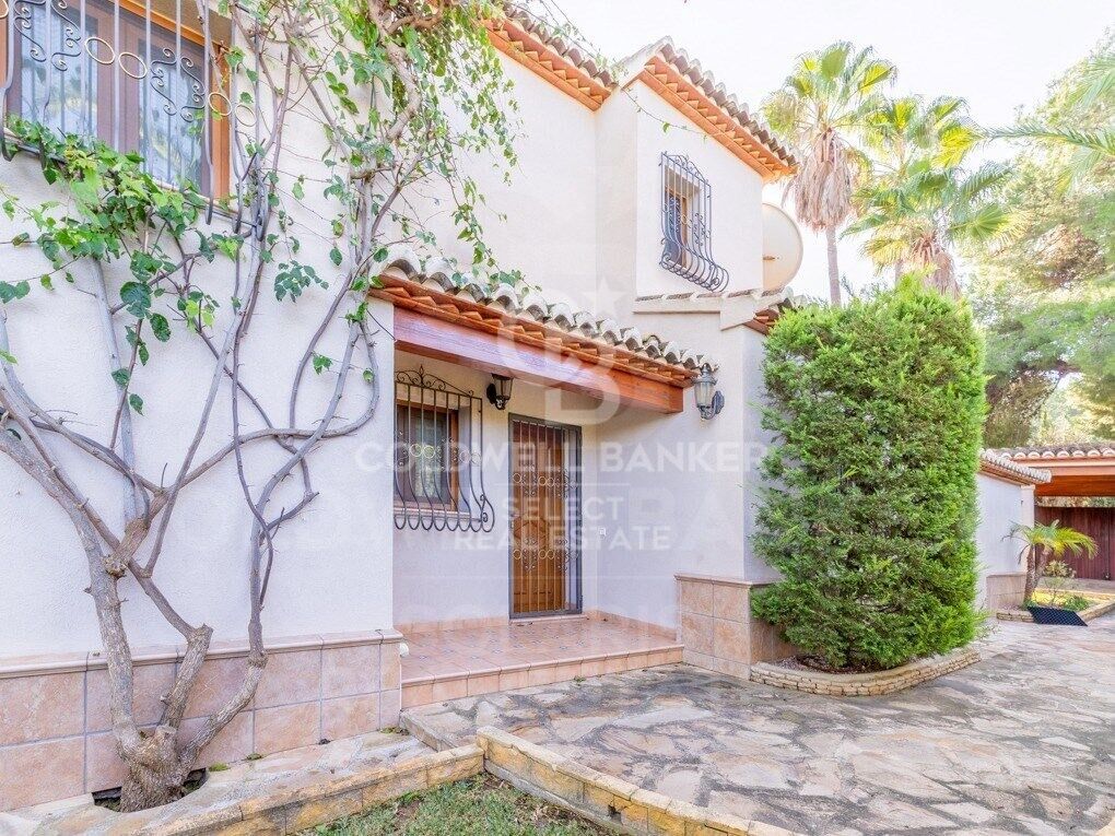 Beautiful family villa with garden