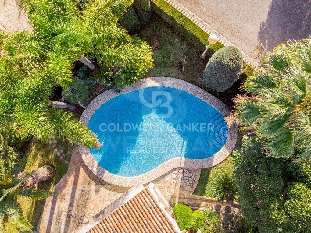 Beautiful family villa with garden